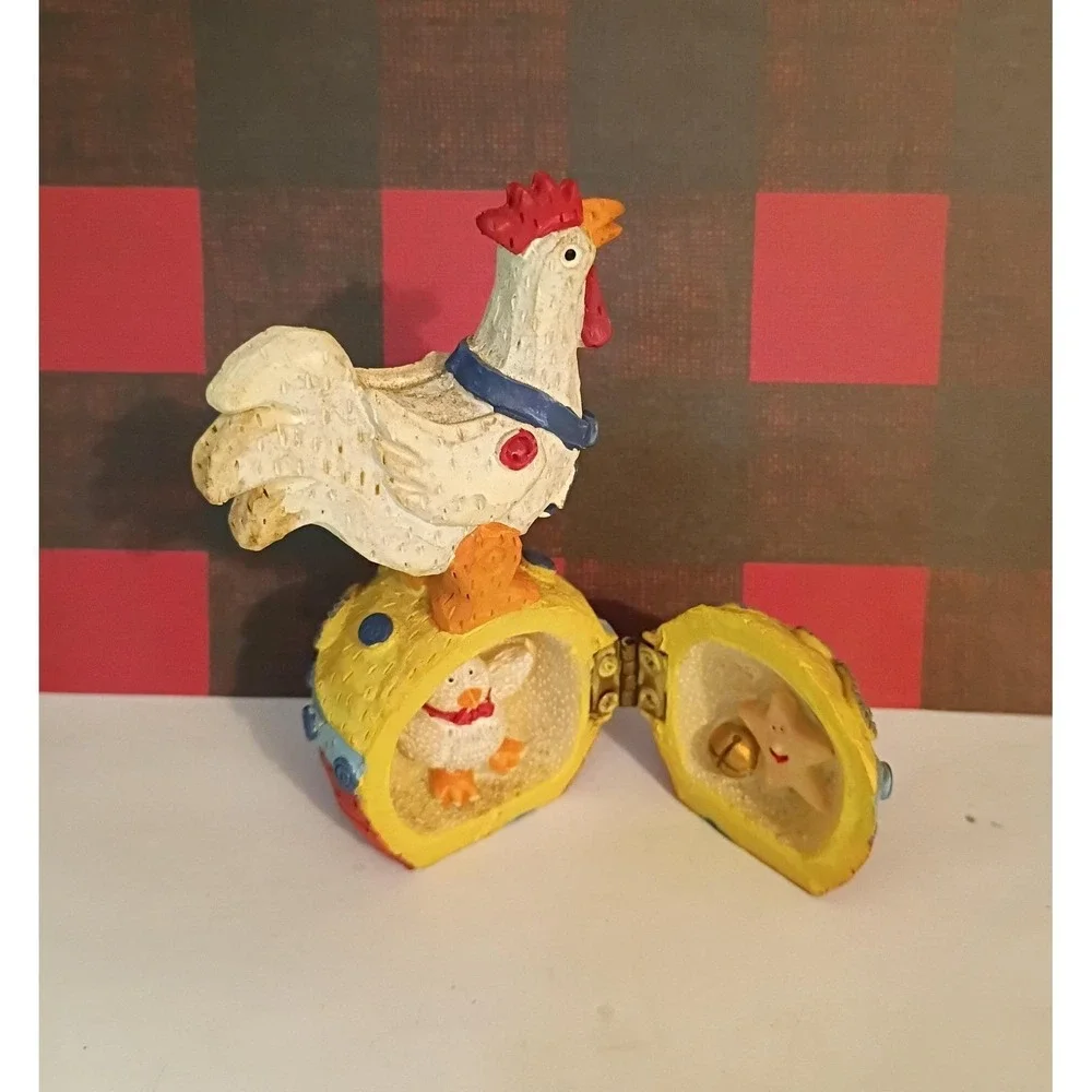 Vintage Style Resin Rooster Hinged Trinket‎ Box Figurine with Hidden Chick Star